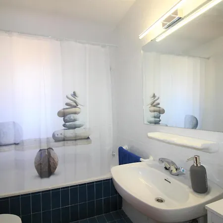 Con Jardin A 150 M De La Playa, 2 Habitaciones, Terraza Con Vistas Parciales Al Mar, Ac, Bbq. - Es-228-151 *